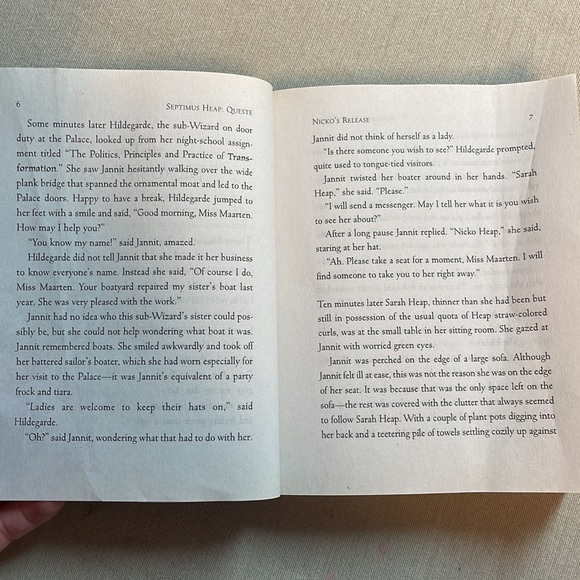 📚2/$6 Queste #4 in the Septimus Heap Series - Picture 12 of 12